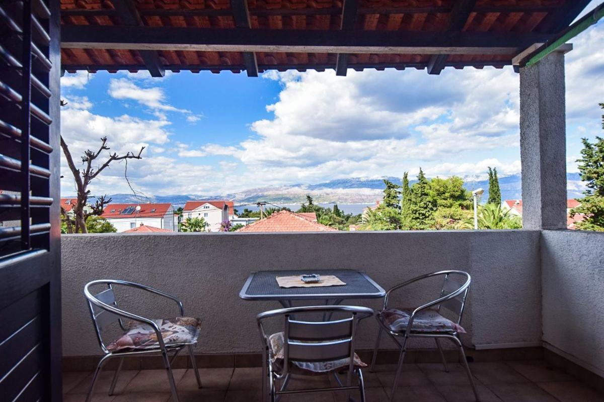 Apartments Derado Supetar Exterior photo