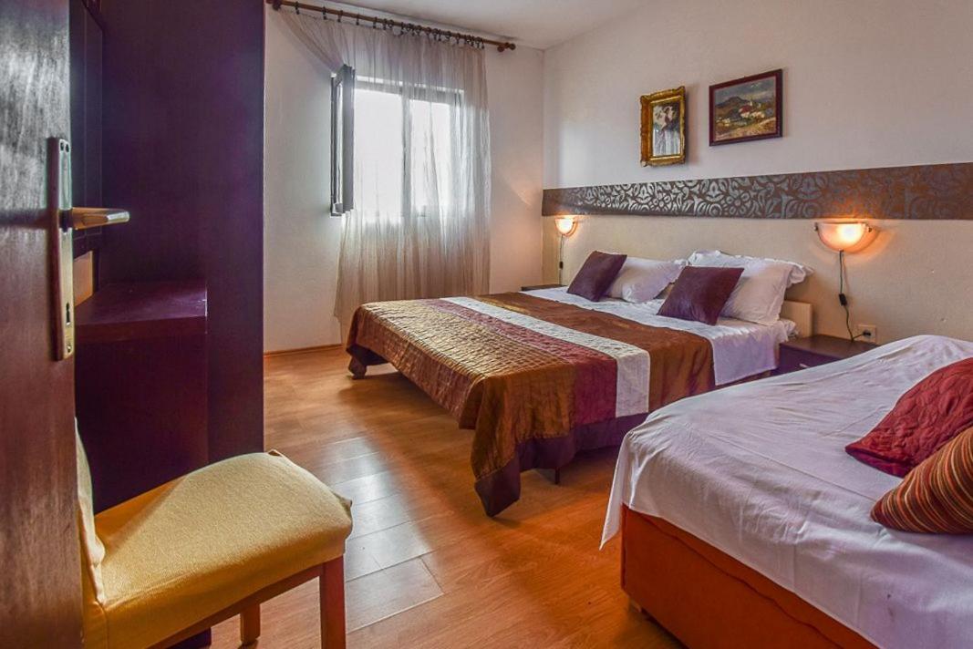 Apartments Derado Supetar Exterior photo