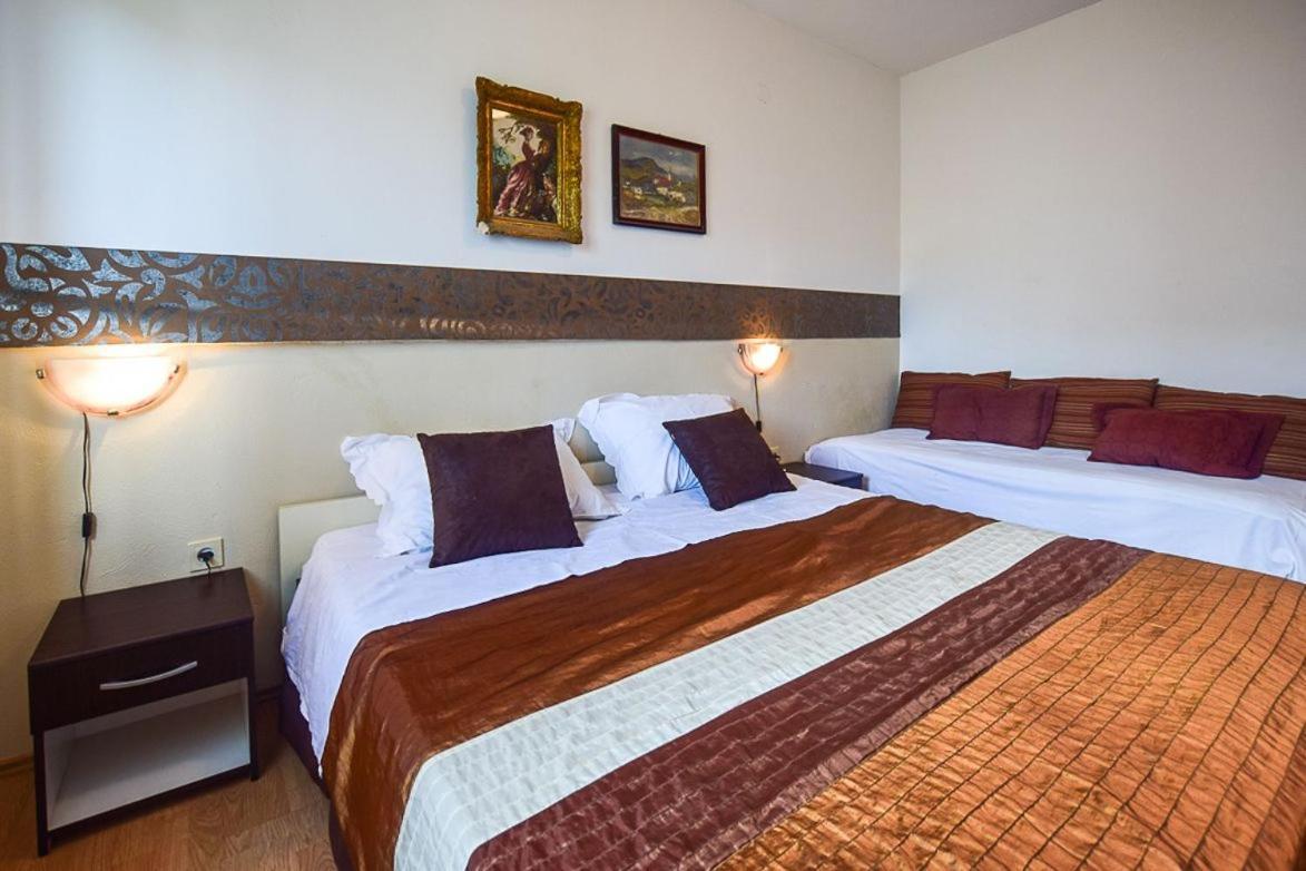 Apartments Derado Supetar Exterior photo