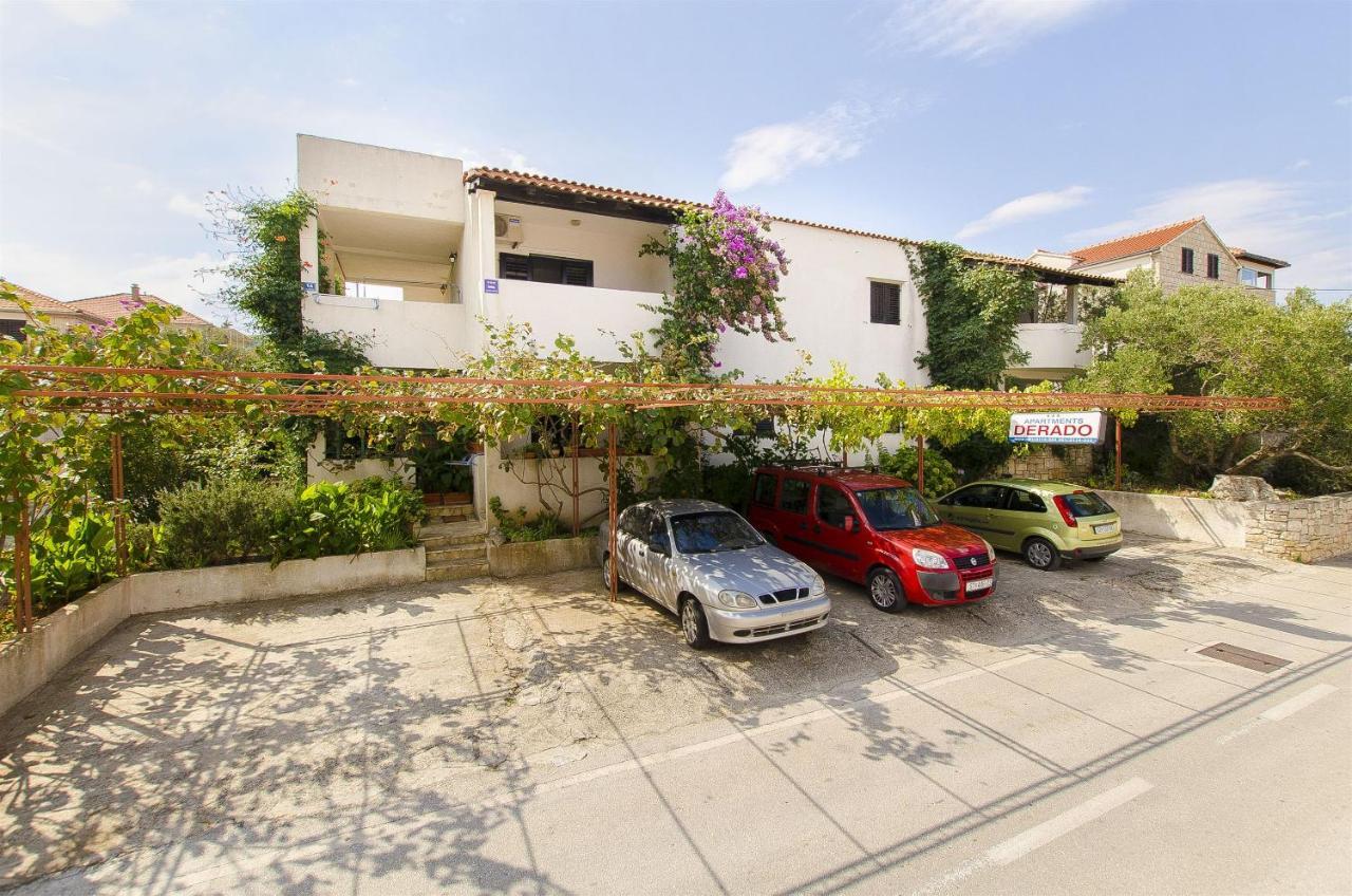 Apartments Derado Supetar Exterior photo