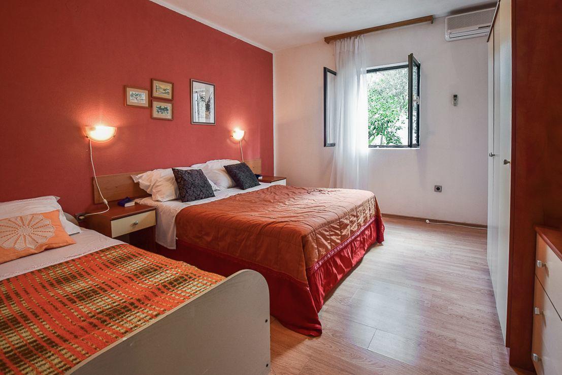 Apartments Derado Supetar Exterior photo